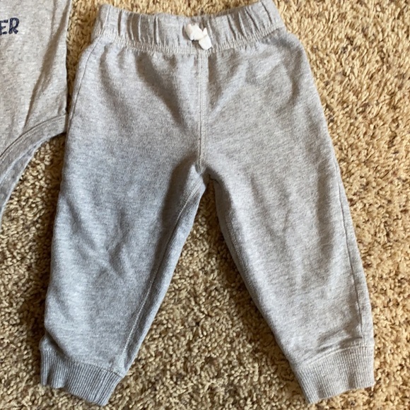 EUC Carter’s “Daddy’s Noise Maker” long-sleeved bodysuit & joggers set size 12M - Picture 4 of 4